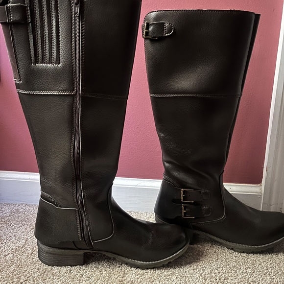 Boots - Picture 2 of 5